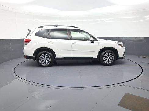 Used 2019 Subaru Forester Premium w/ All-Weather Package AWD/4WD image 2
