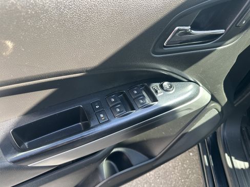 Used 2017 Chevrolet Colorado LT w/ LT Convenience Package RWD image 9