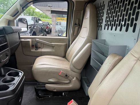 Used 2020 Chevrolet Express 3500 w/ Driver Convenience Package RWD image 16