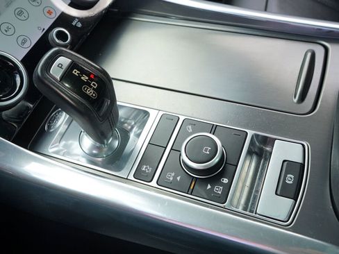 Used 2018 Land Rover Range Rover Sport SE image 20