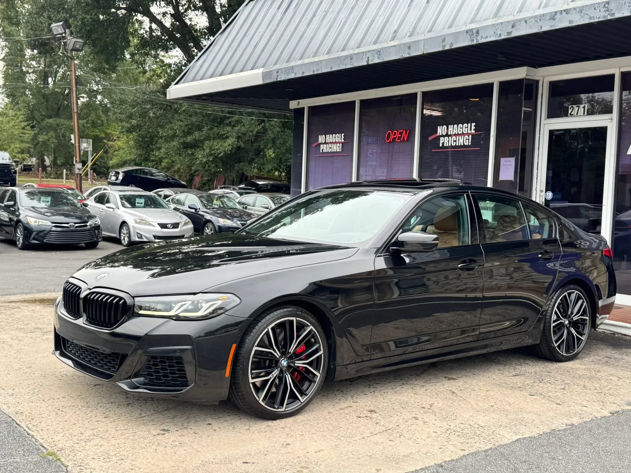Used 2023 BMW 540i w/ M Sport Package RWD image 4