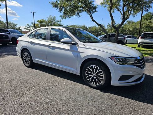 Used 2019 Volkswagen Jetta SEL FWD image 2