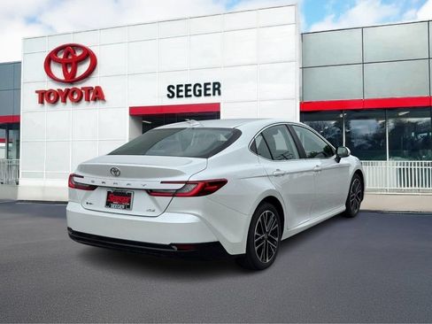 Used 2026 Toyota Camry XLE FWD image 3