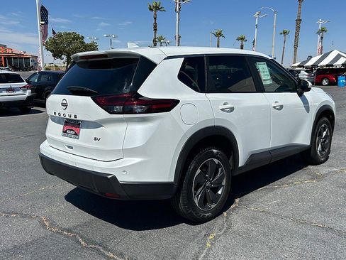Used 2024 Nissan Rogue SV FWD image 9