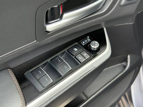 Used 2025 Toyota Sienna Platinum FWD image 14