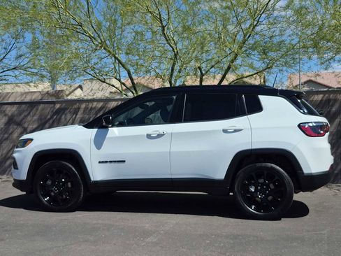 Used 2023 Jeep Compass Latitude AWD/4WD image 5