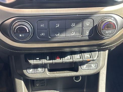 Used 2021 GMC Canyon Denali image 12