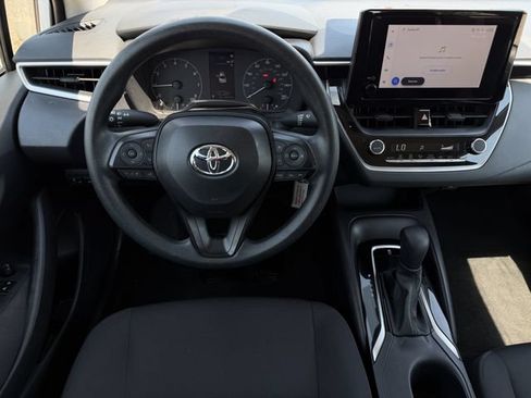 Used 2025 Toyota Corolla LE FWD image 11