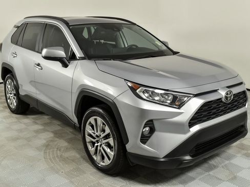 Used 2021 Toyota RAV4 XLE Premium image 24
