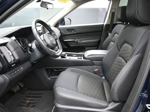 Used 2024 Nissan Pathfinder SV w/ SV Premium Package image 18