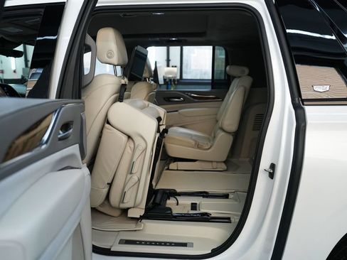 Used 2024 Cadillac Escalade ESV Sport Platinum w/ LPO, ONYX Package AWD/4WD image 33