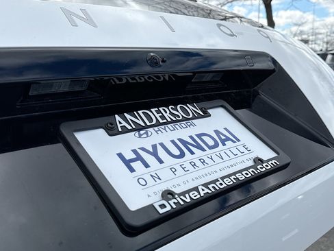 New 2026 Hyundai Ioniq 9 SE w/ Tow & Go Package AWD/4WD image 14