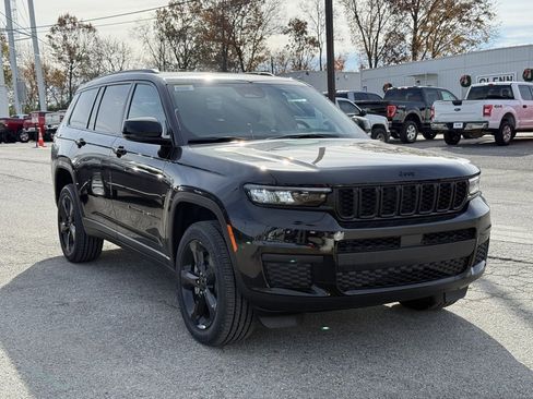 New 2025 Jeep Grand Cherokee L Altitude image 4