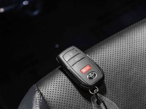 Certified 2026 Toyota Prius FWD image 29