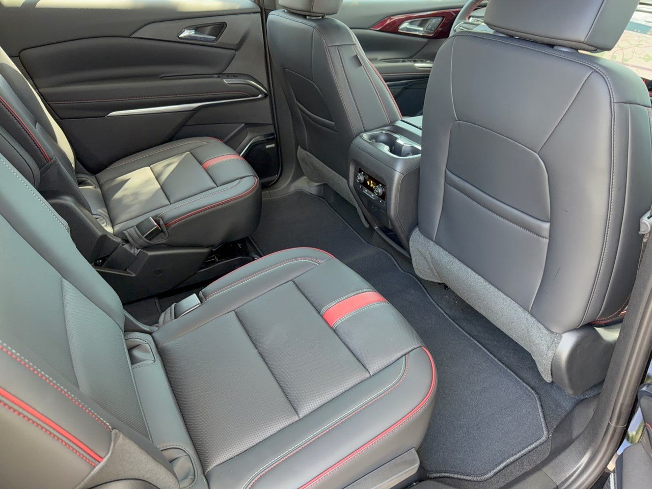 New 2027 Chevrolet Traverse RS FWD image 29