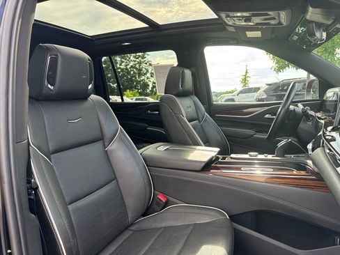 Used 2023 Cadillac Escalade ESV Premium Luxury AWD/4WD image 15