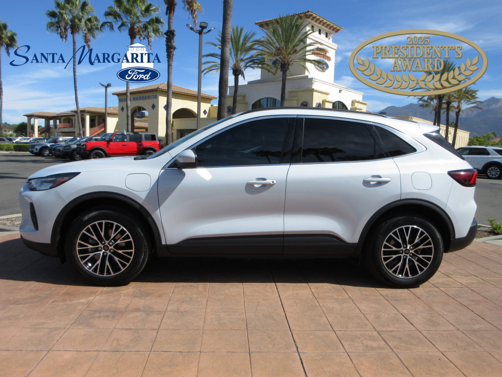 Used 2025 Ford Escape SE FWD image 1