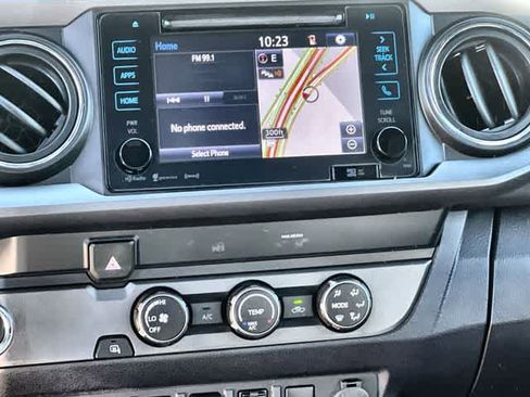 Used 2019 Toyota Tacoma TRD Sport w/ Technology Package image 18