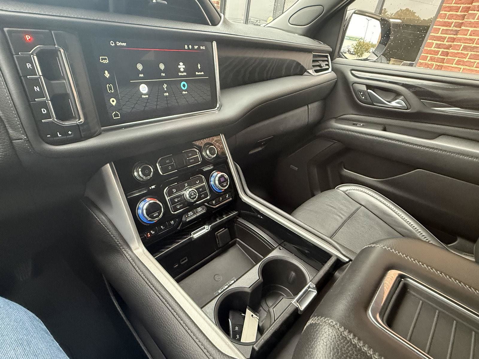Used 2023 GMC Yukon Denali AWD/4WD image 12
