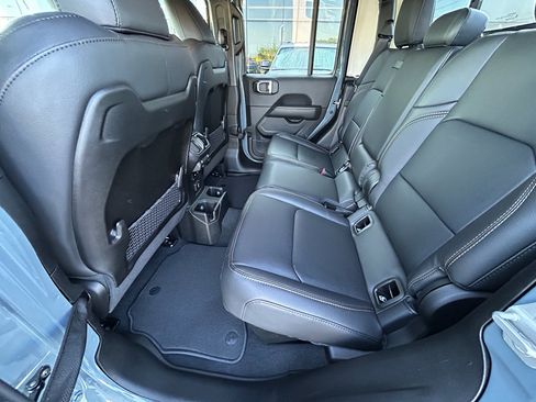 New 2025 Jeep Gladiator Sport image 25