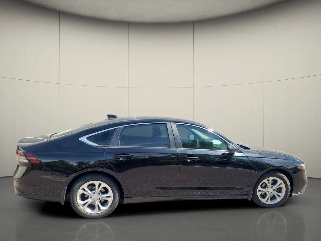 Used 2023 Honda Accord LX image 8