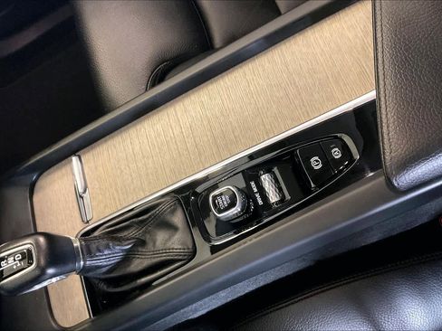 Used 2018 Volvo XC60 T5 Inscription w/ Convenience Package image 15