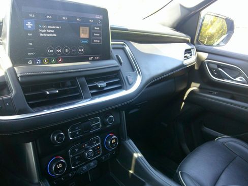 Used 2021 Chevrolet Suburban Premier w/ Premium Package AWD/4WD image 90