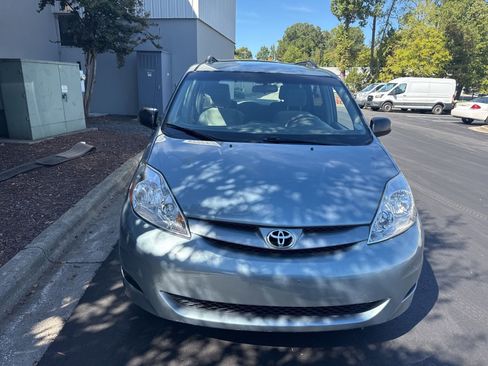 Used 2007 Toyota Sienna CE image 1