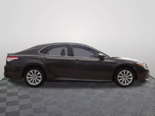 Used 2018 Toyota Camry LE FWD image 3