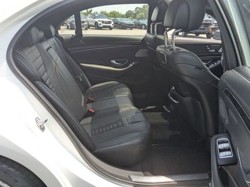 Used 2019 Mercedes-Benz S 560 Sedan image 28