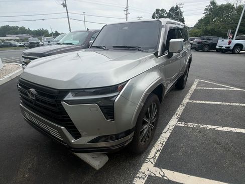 Used 2025 Lexus GX 550 w/ Accessory Package (2T) AWD/4WD image 2