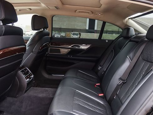 Used 2022 BMW 750i xDrive AWD/4WD image 20