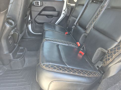 Used 2021 Jeep Wrangler Unlimited Sahara AWD/4WD image 17