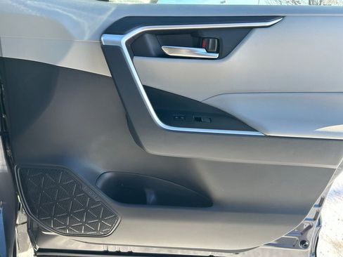 Used 2025 Toyota RAV4 XLE image 27