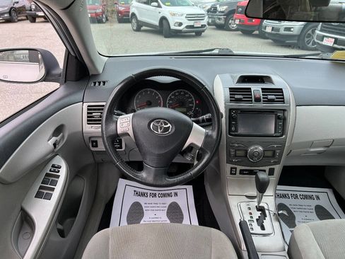 Used 2013 Toyota Corolla LE Special Edition image 19