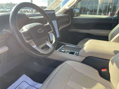 Used 2023 Ford Expedition Limited RWD image 15