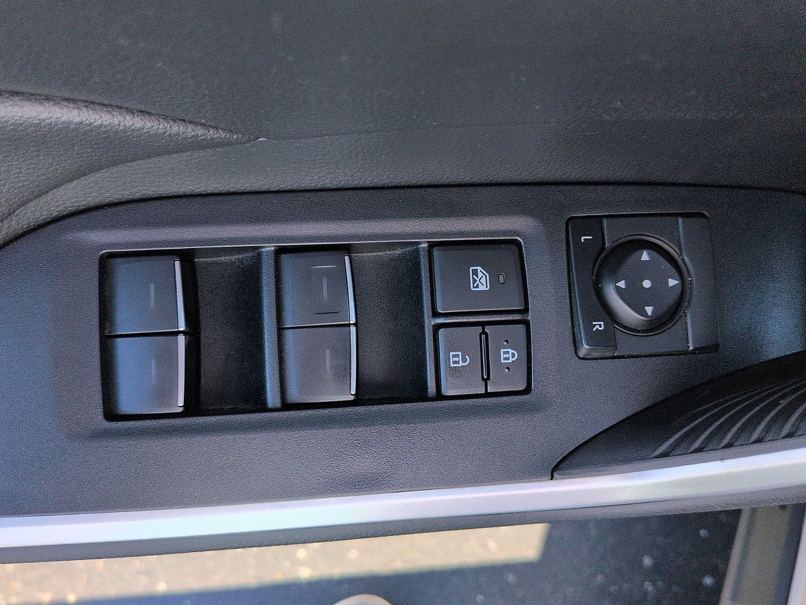 Used 2024 Toyota RAV4 XLE FWD image 13