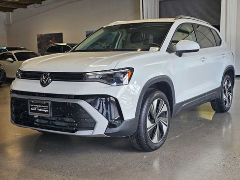 Used 2025 Volkswagen Taos SE AWD/4WD image 15