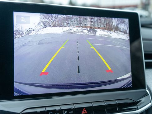 Used 2023 Jeep Compass Latitude image 18