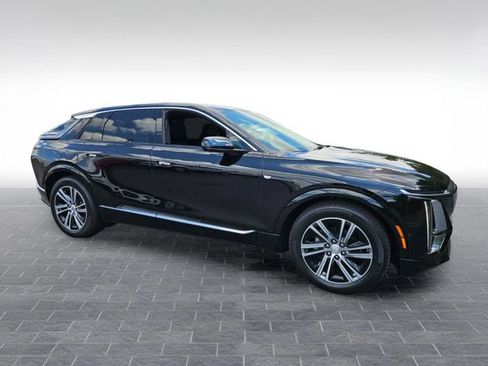 Certified 2025 Cadillac Lyriq Luxury RWD image 3