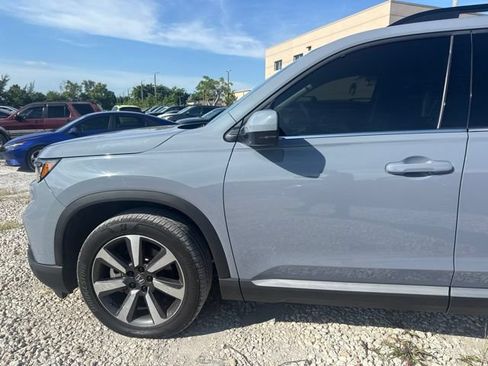 Used 2024 Honda Pilot Touring image 11
