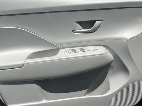 Used 2025 Hyundai Kona SEL FWD image 7