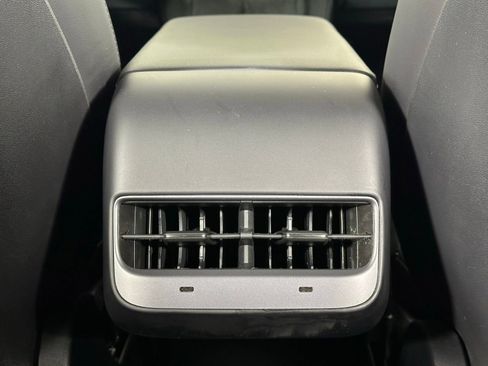 Used 2023 Tesla Model Y Long Range AWD/4WD image 38