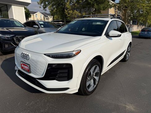 Used 2025 Audi Q6 e-tron Premium Plus w/ Premium Plus AWD/4WD image 18