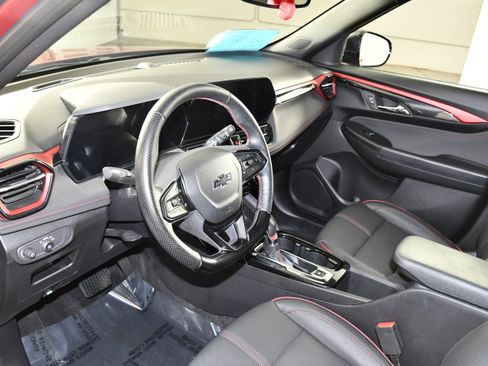 Used 2024 Chevrolet TrailBlazer RS w/ Convenience Package AWD/4WD image 2
