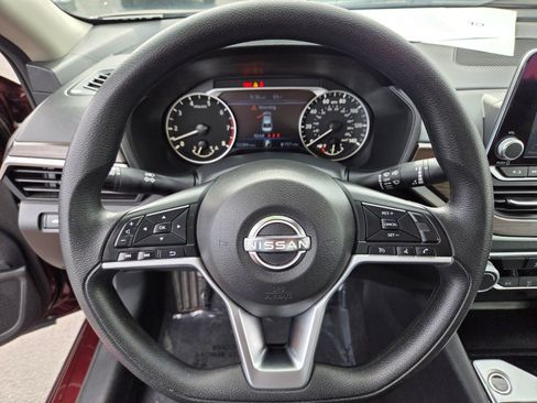 Used 2024 Nissan Altima 2.5 SV FWD image 18