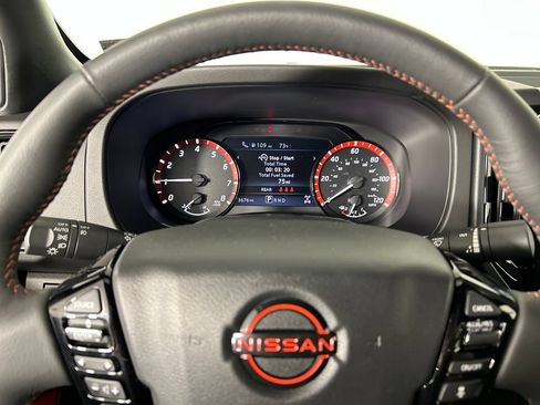 Used 2025 Nissan Frontier PRO-4X w/ Tow Package AWD/4WD image 14