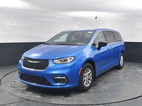 New 2026 Chrysler Pacifica Select image 4