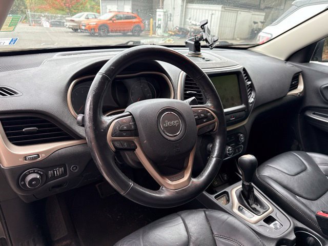 Used 2015 Jeep Cherokee Limited w/ Luxury Group FWD image 17
