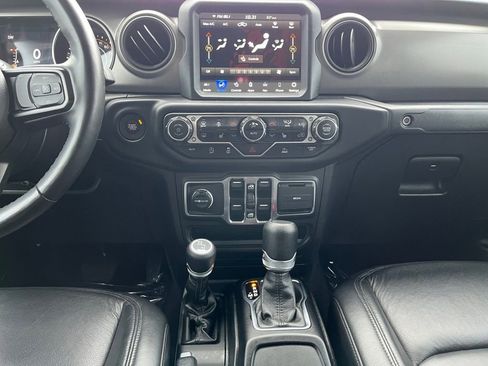 Used 2023 Jeep Gladiator Willys image 3